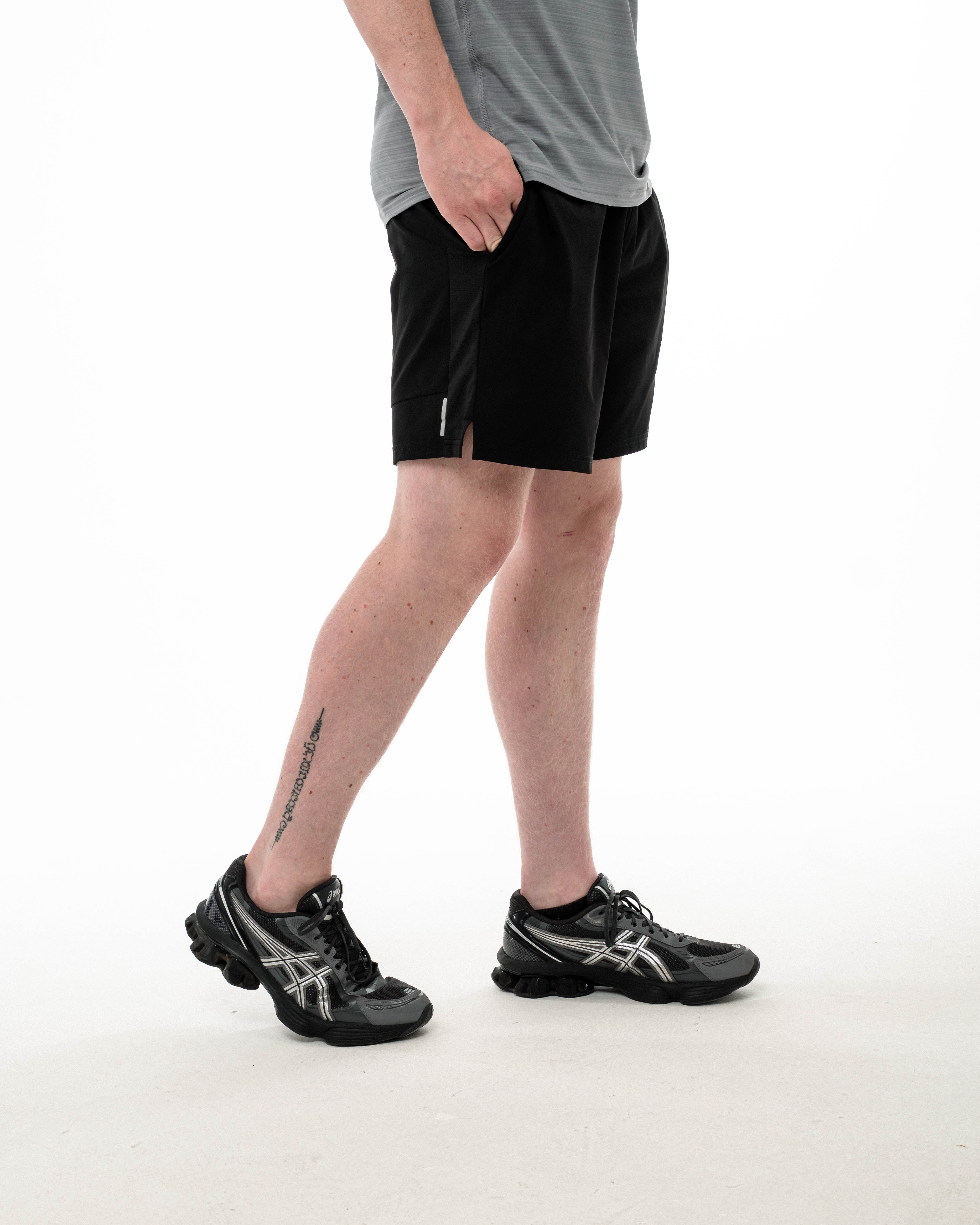 Momentum Shorts Black
